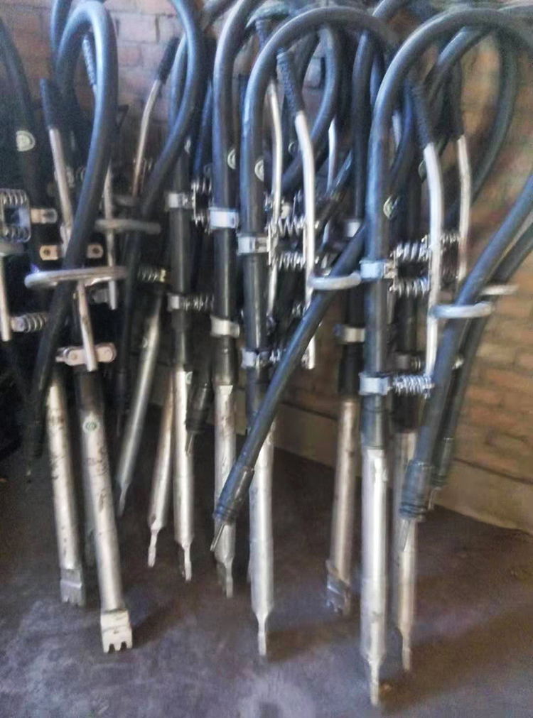 ND-4X4型(xíng)一拖四内燃軟軸(zhou)高頻搗固機