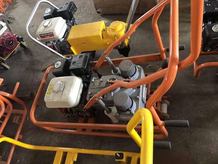 NLB-600型雙(shuang)頭内燃螺栓(shuan)扳手