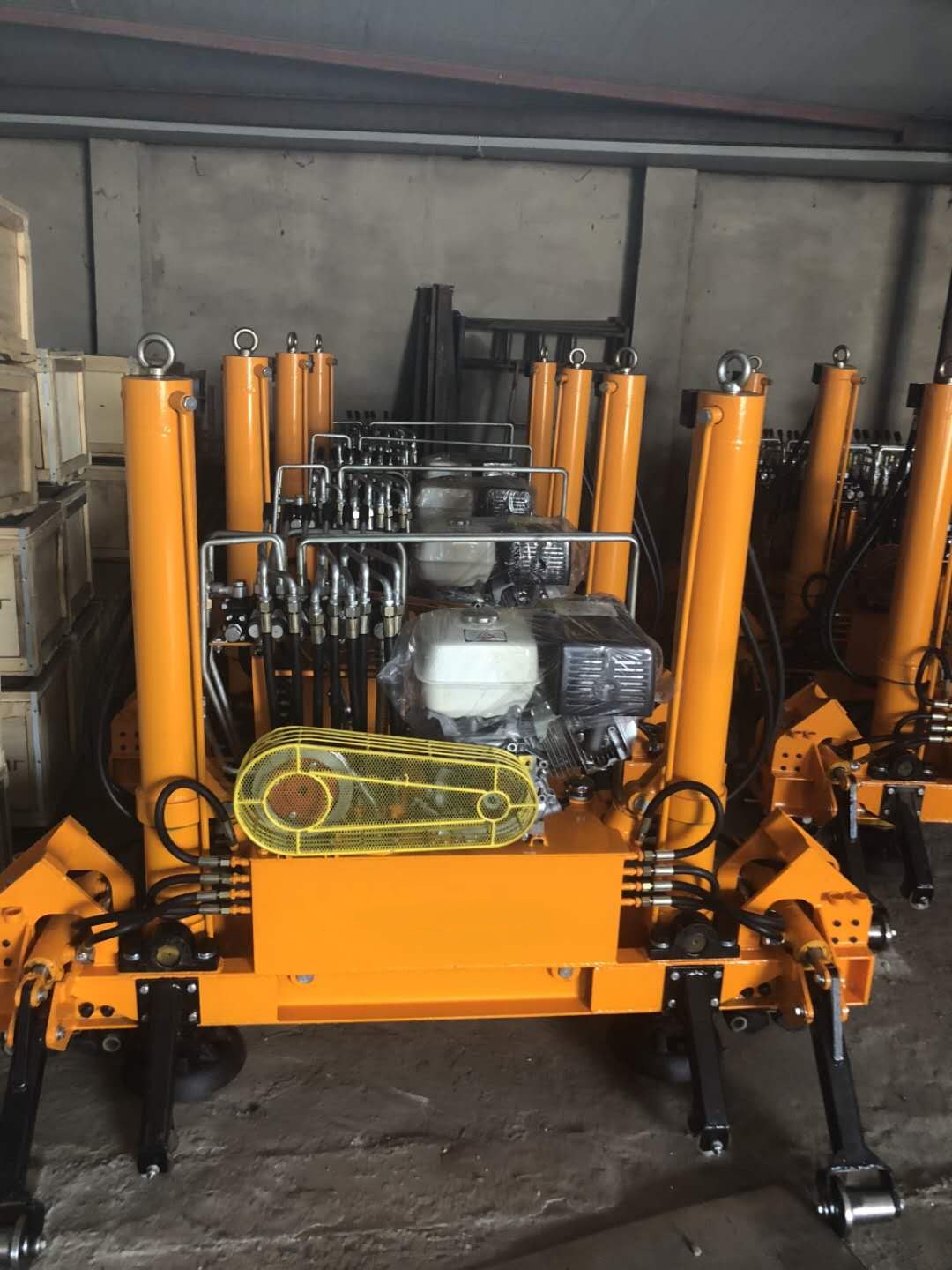 YQBJ-300x125型高(gao)行程液壓起(qi)撥道機