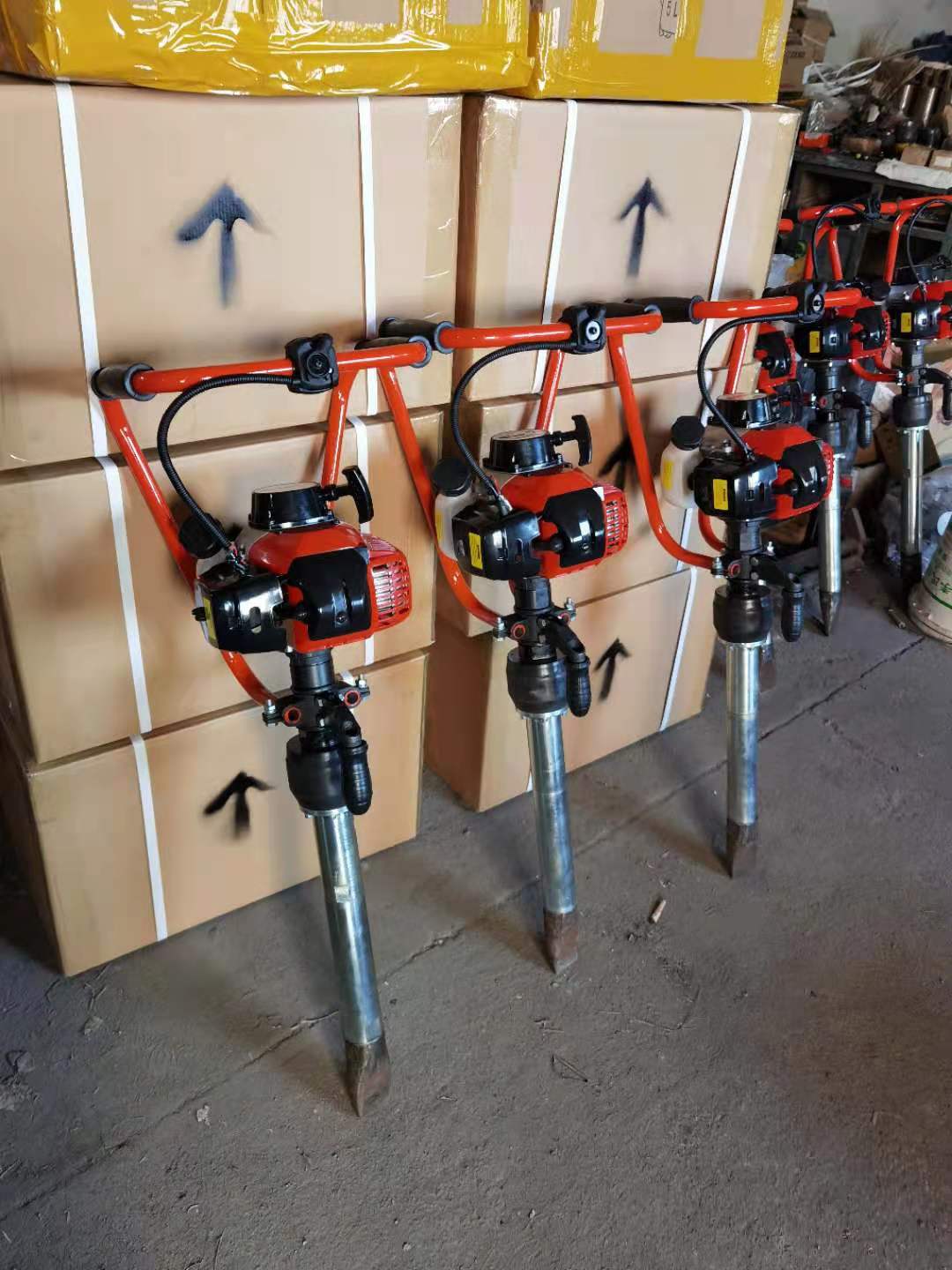 ND-4型(xing)手提式内燃搗(dao)固鎬