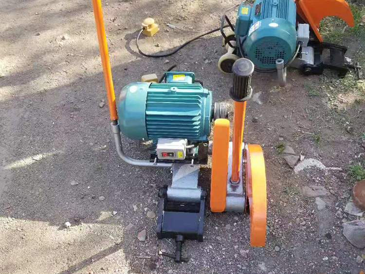 DQG-4型電動鋼軌(gui)鋸軌機