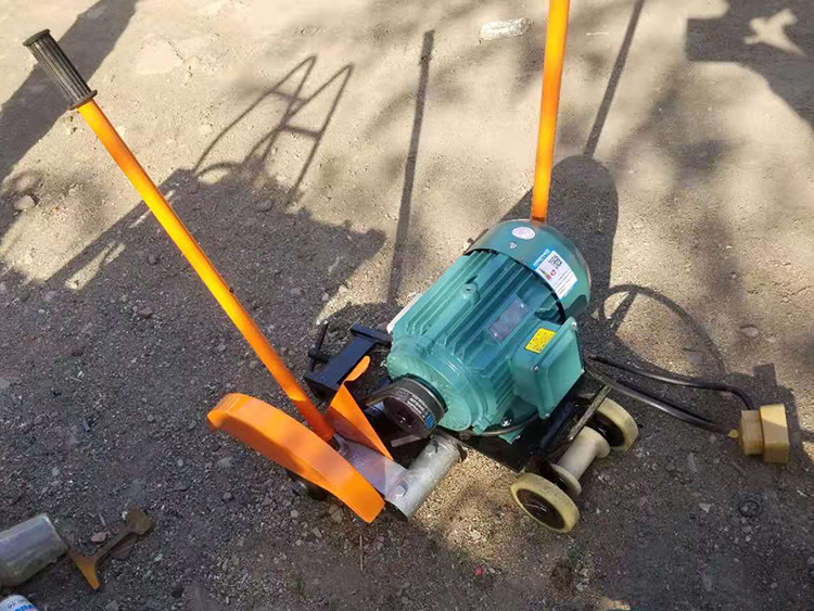 DQG-4型(xíng)電動鋼軌鋸(ju)軌機 