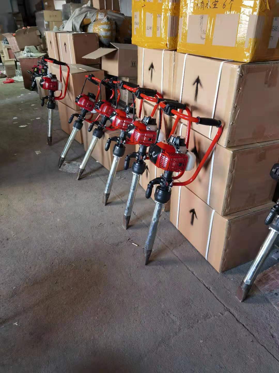 ND-4型手(shǒu)提式内燃搗固鎬(gǎo) 