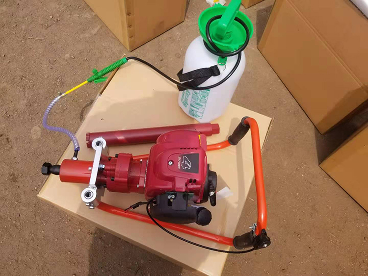 NLQ-45型内燃砼(tóng)枕螺栓鑽取(qǔ)機