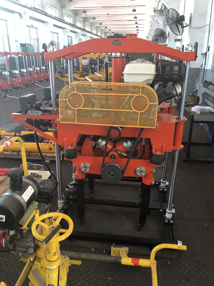 YCD-4型(xíng)液壓道岔搗(dao)固機