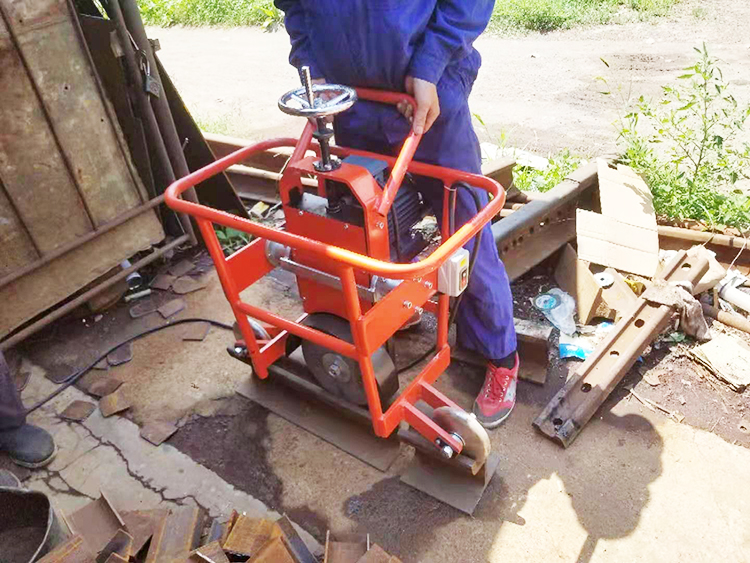 FMG-3.0型内燃(rán)槽型軌仿形(xíng)打磨機