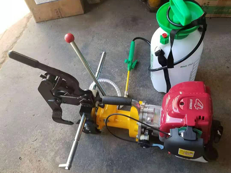 NZG-31型(xing)内燃鋼軌(guǐ)鑽孔機